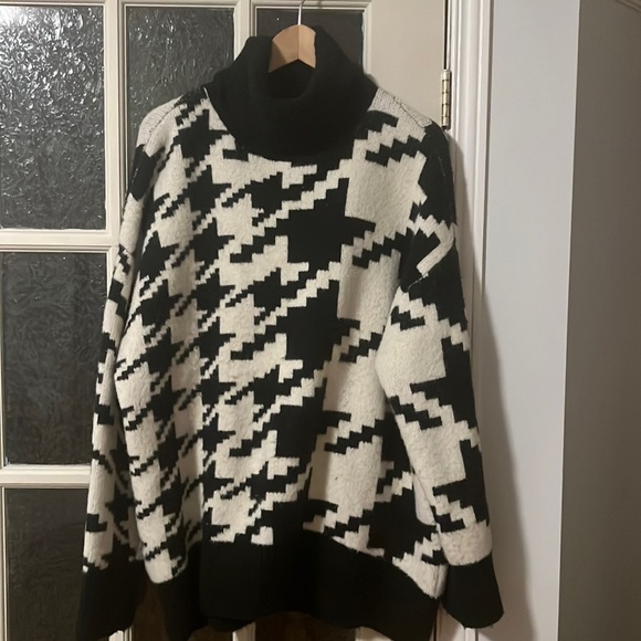 Oversized turtleneck - Picture 1 of 3